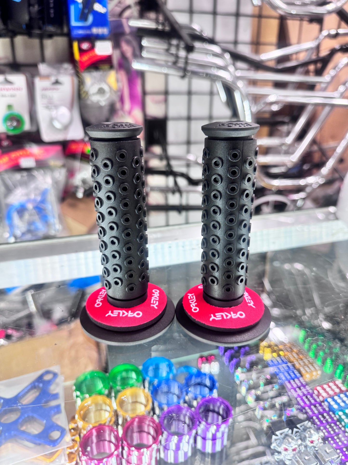 Frank’s Bicycles REPOP B1-B Grips BLACK/BLACK + Oakley Donuts