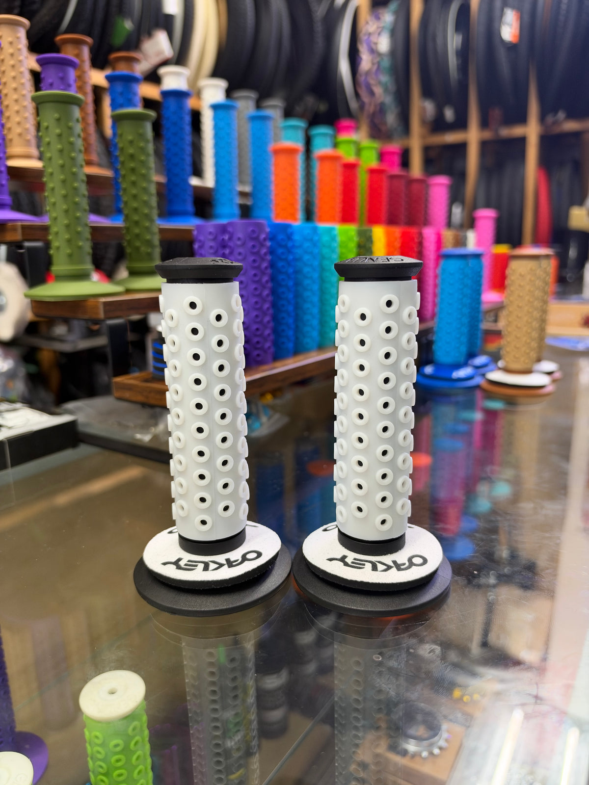 Frank’s Bicycles REPOP B1-B Grips BLACK/WHITE + NEW Logo Donuts