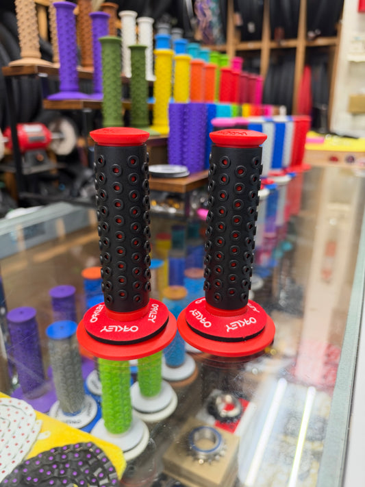 Frank’s Bicycles REPOP B1-B Grips RED/BLACK + Oakley Donuts