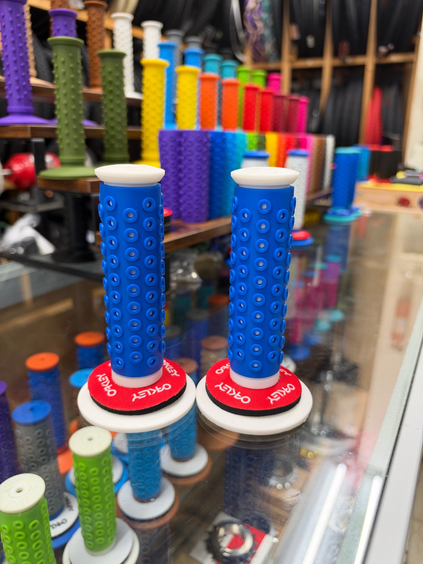 Frank’s Bicycles REPOP B1-B Grips “SKYWAY COLORSET” + Oakley Donuts