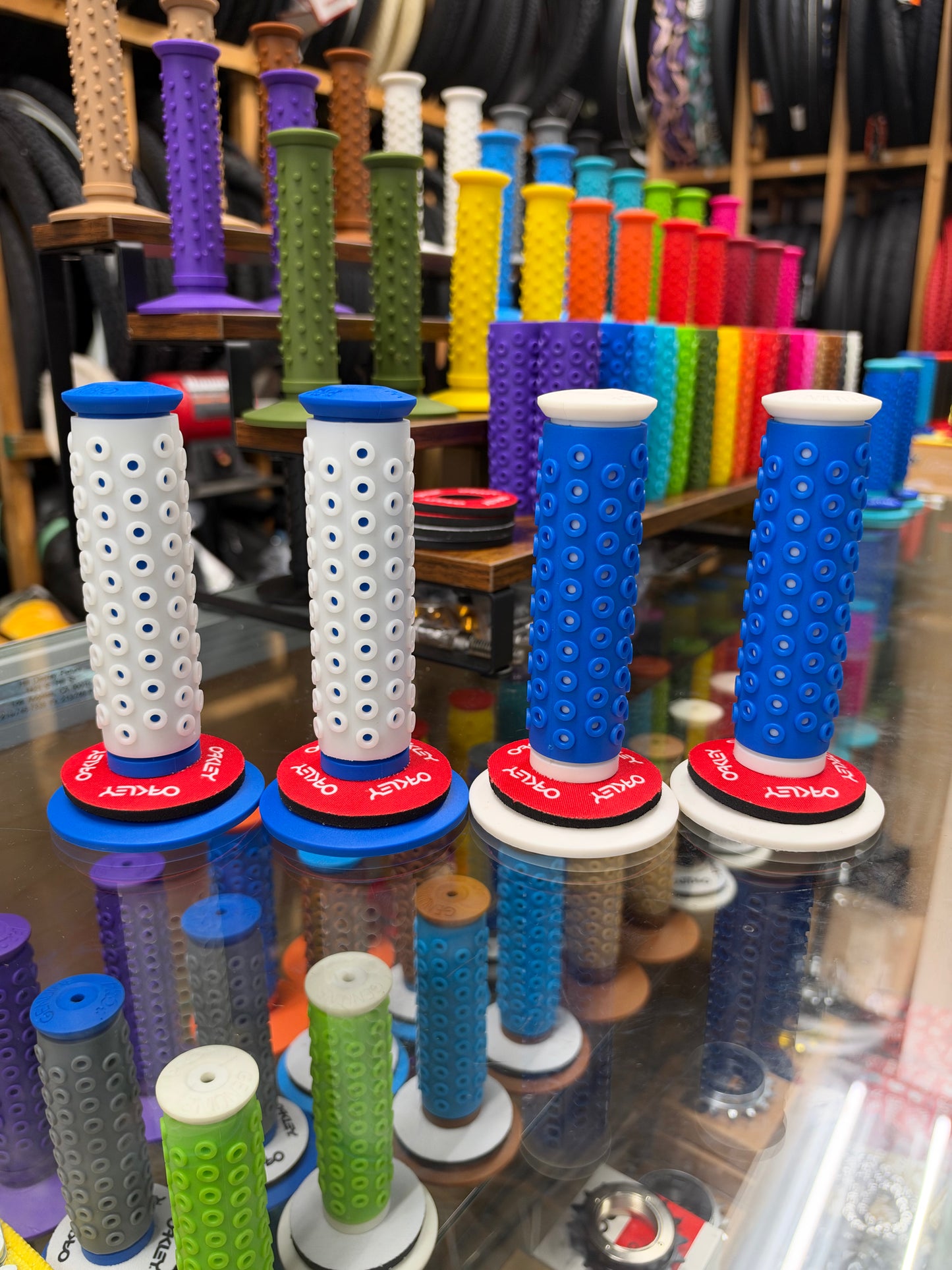 Frank’s Bicycles REPOP B1-B Grips “SKYWAY COLORSET COMBO” + Oakley Donuts