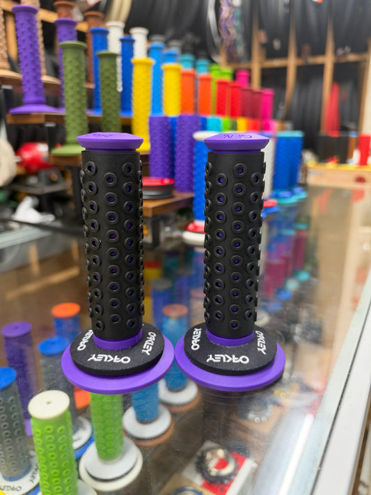 Frank’s Bicycles REPOP B1-B Grips PURPLE/BLACK + Oakley Donuts