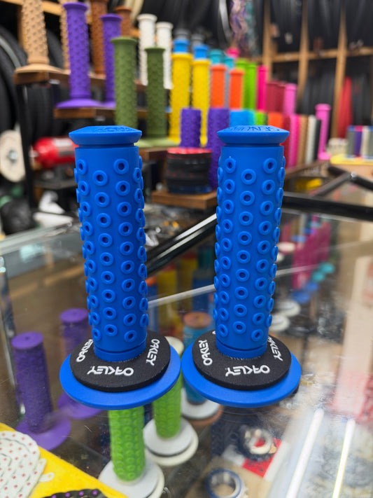 Frank’s Bicycles REPOP B1-B Grips FULL BLUE + Oakley Donuts