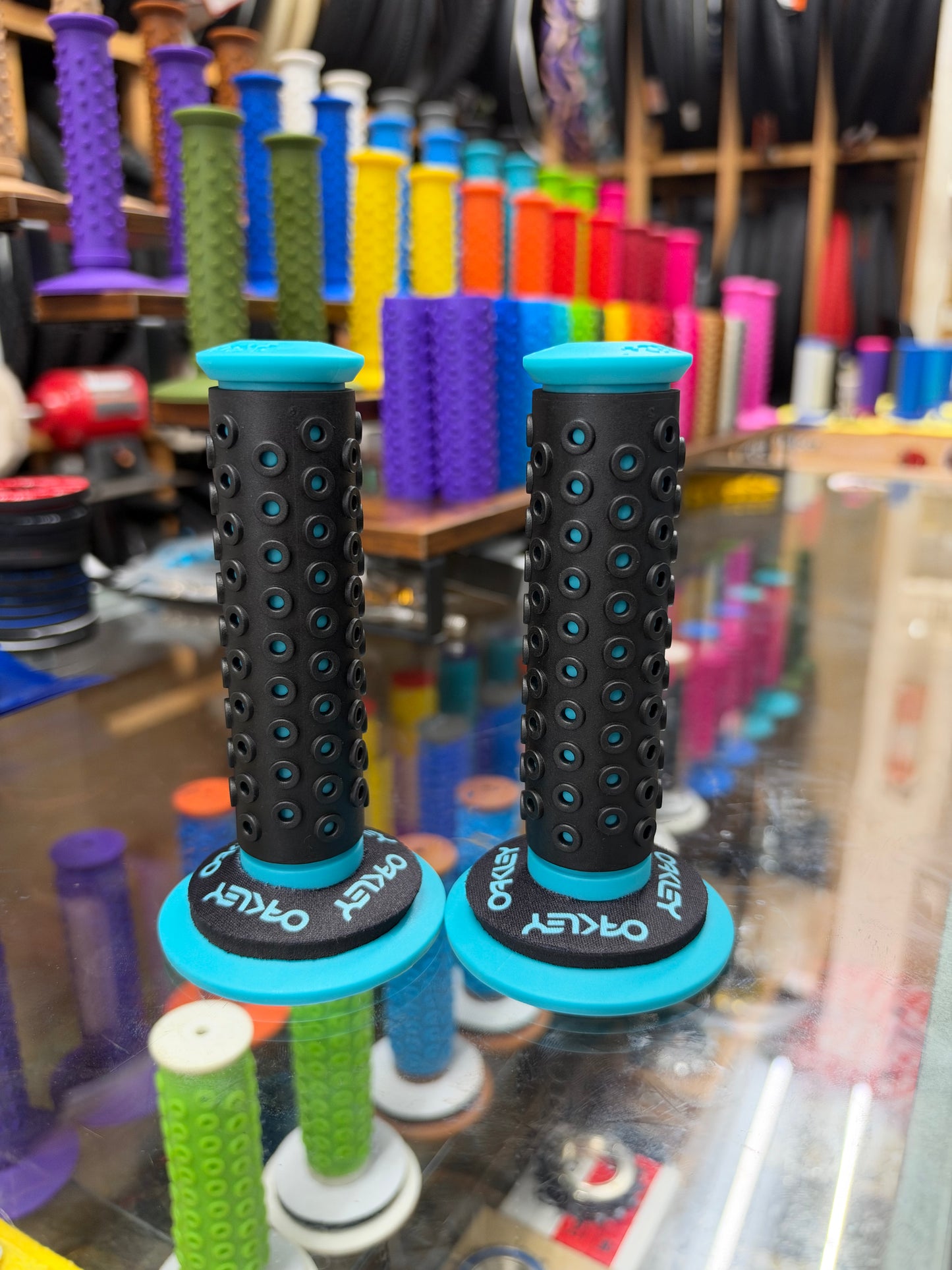 Frank’s Bicycles REPOP B1-B Grips TIFFANY BLUE/BLACK + NEW Oakley Donuts 🚨POPULAR*🚨