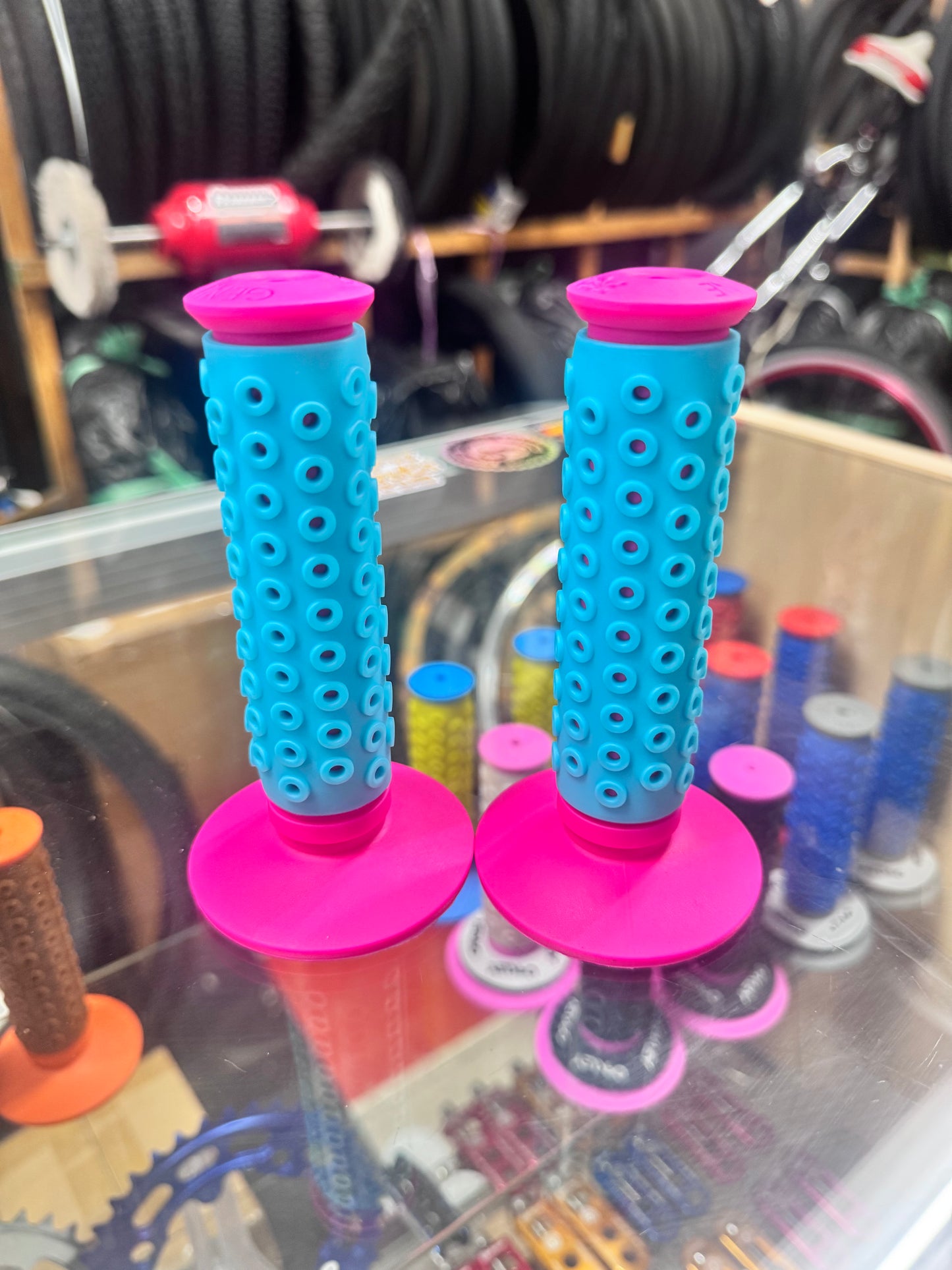 Frank’s Bicycles REPOP B1-B Grips HOT PINK/TIFFANY BLUE *POPULAR*